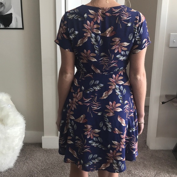 ‼️SOLD  Floral Wrap Dress - Picture 2 of 3